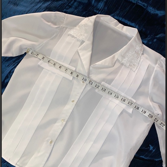 Vintage White Lace Collared Blouse - Button Down Front - Size Medium • Office - Picture 5 of 7